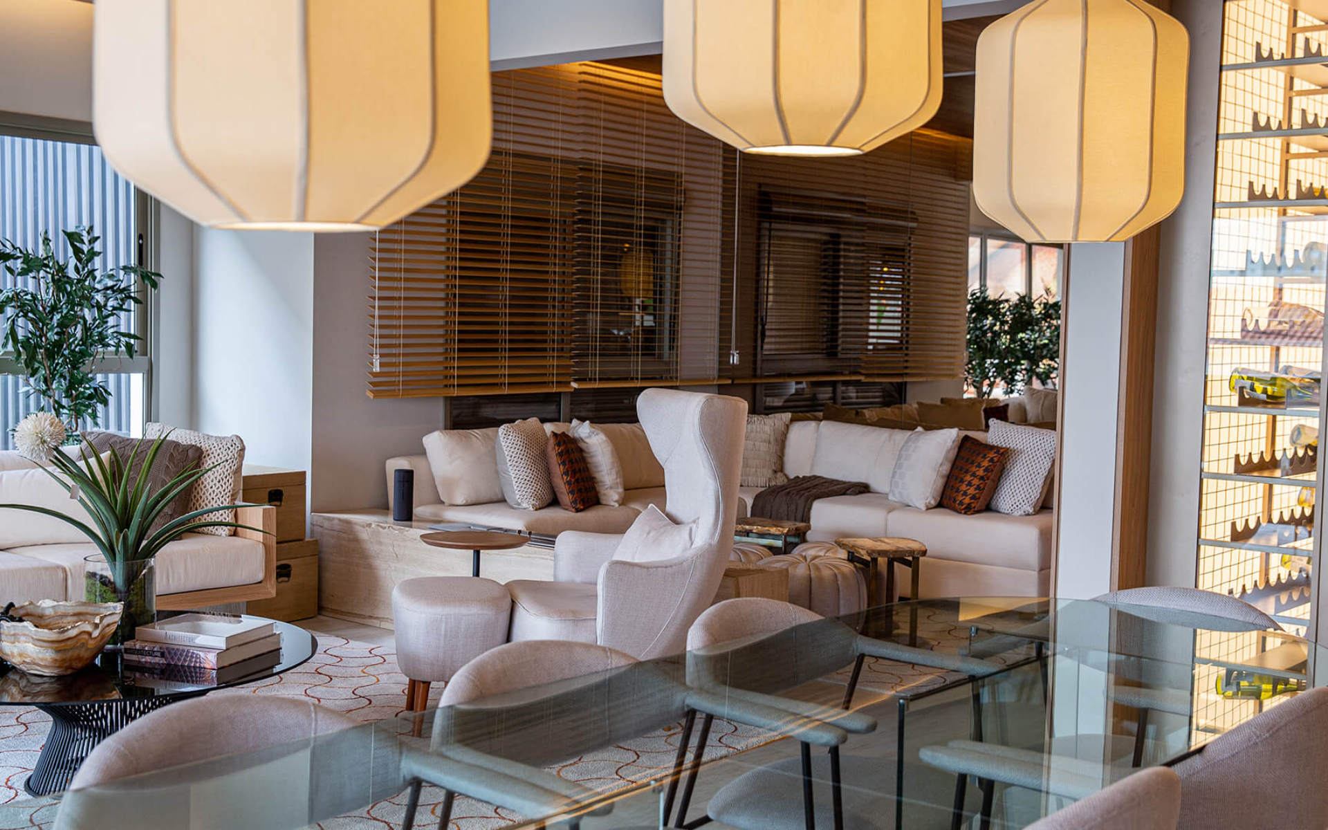 Sala de jantar - piso do terraço nivelado com o da sala