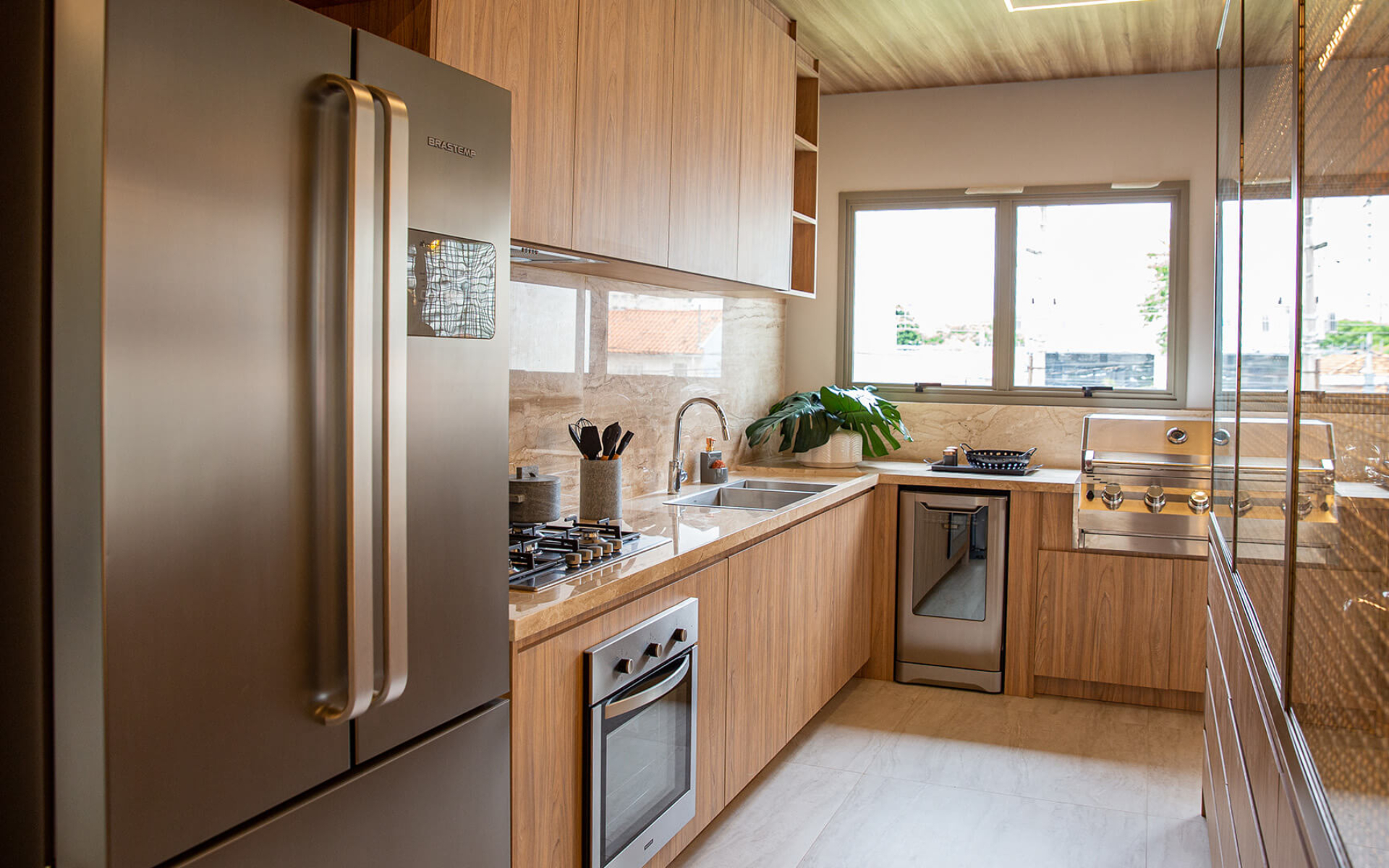 Cozinha com ventilação e iluminação natural