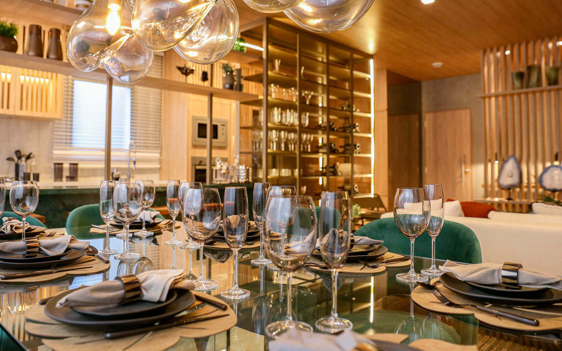 Sala de jantar - piso do terraço nivelado com o da sala