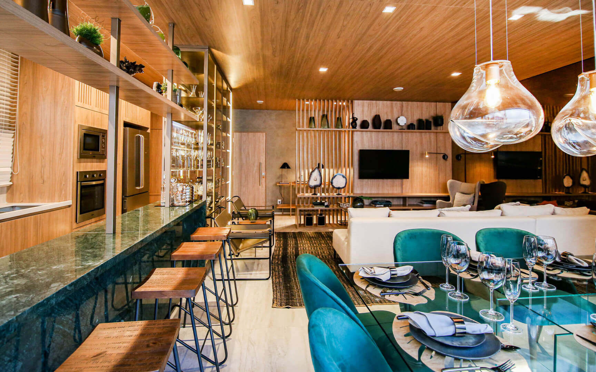 Sala de jantar - piso do terraço nivelado com o da sala