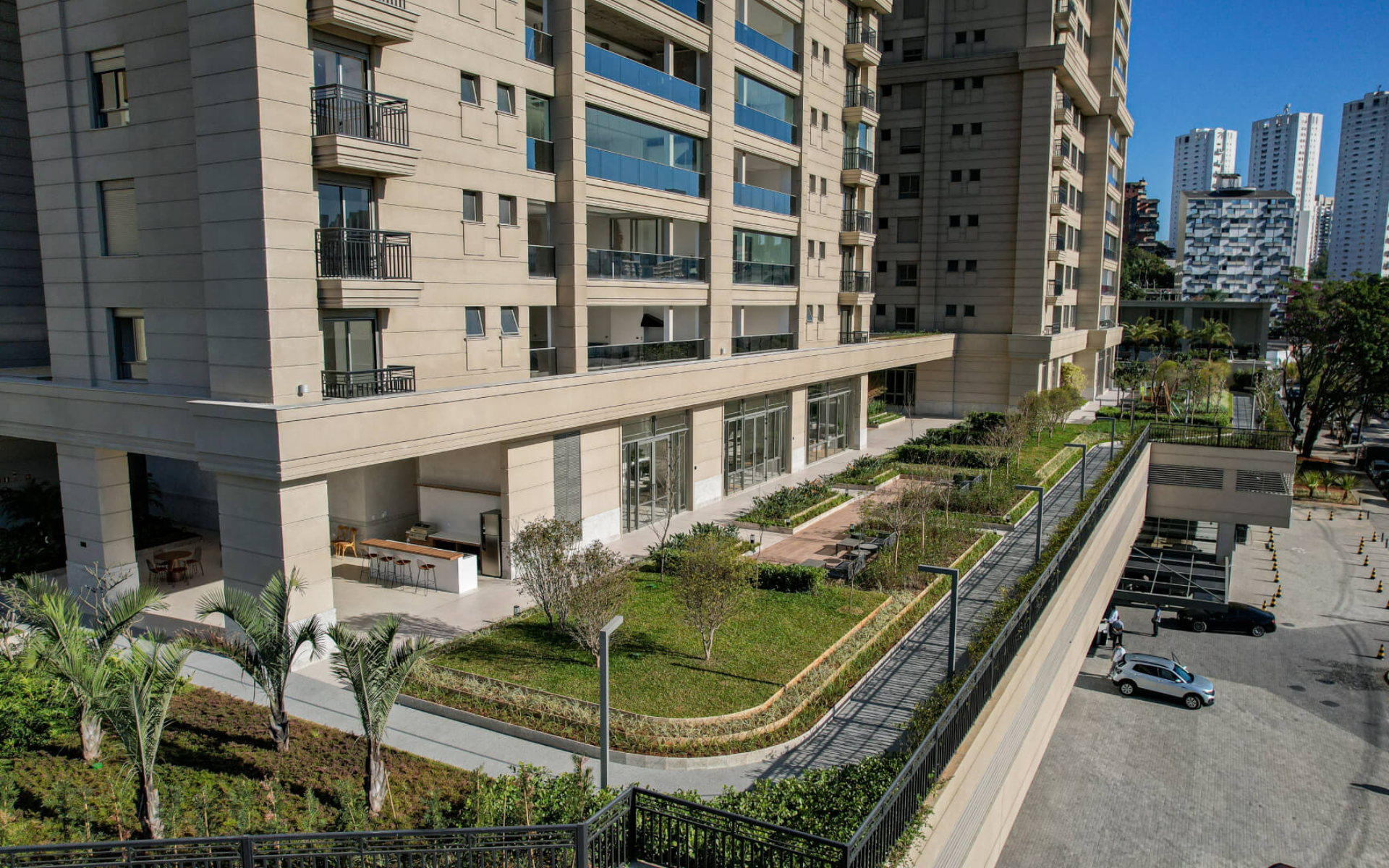 Praça - 3.400m² de paisagismo assinado por Benedito Abbud