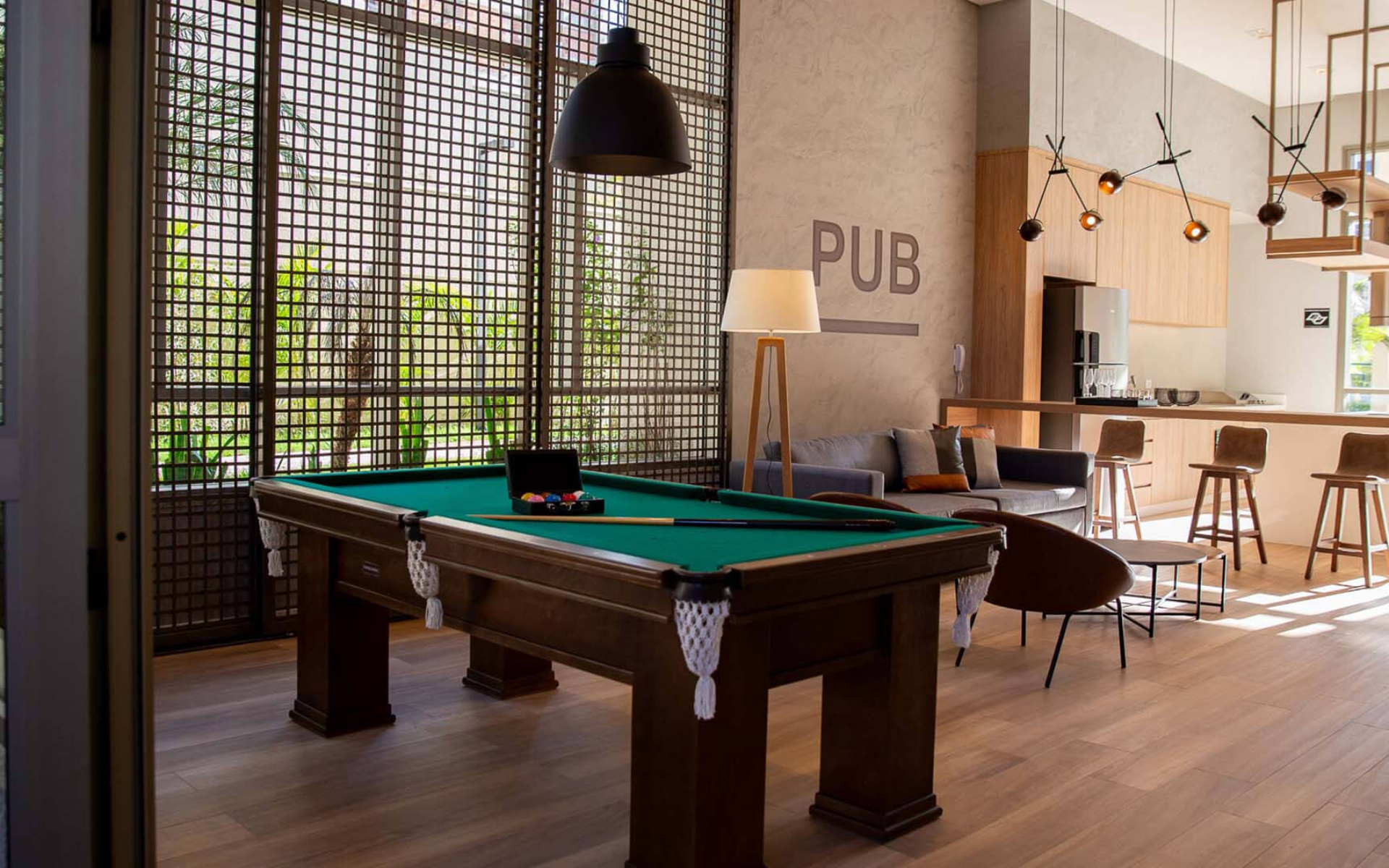 PUB com praça externa