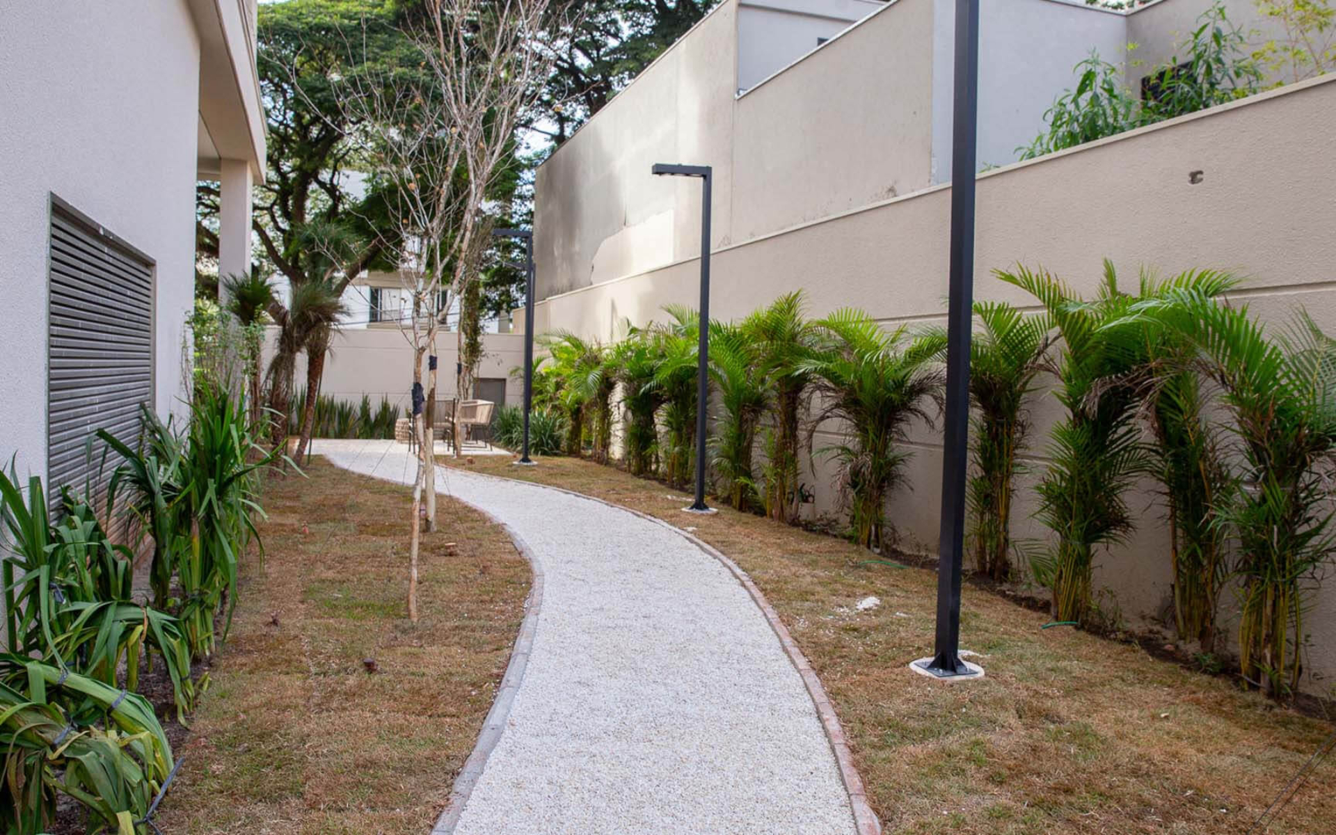 Praça - paisagismo assinado por Benedito Abbud