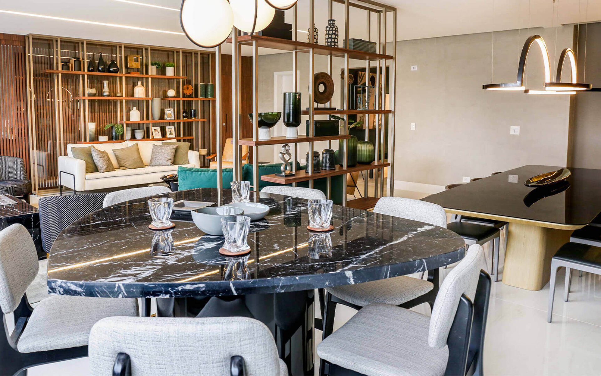 Living + Sala de Jantar - com iluminação cênica instalada