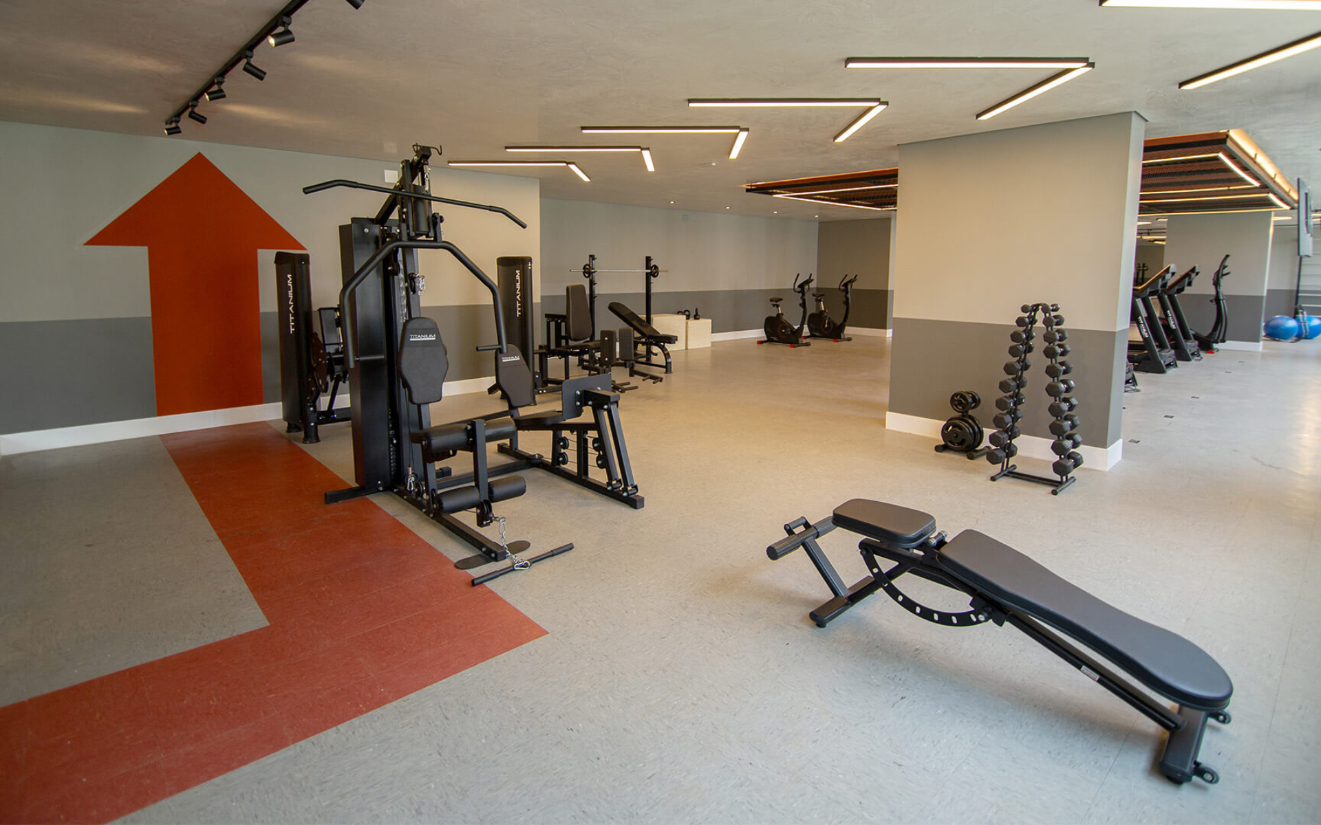 Fitness com equipamentos high tech
