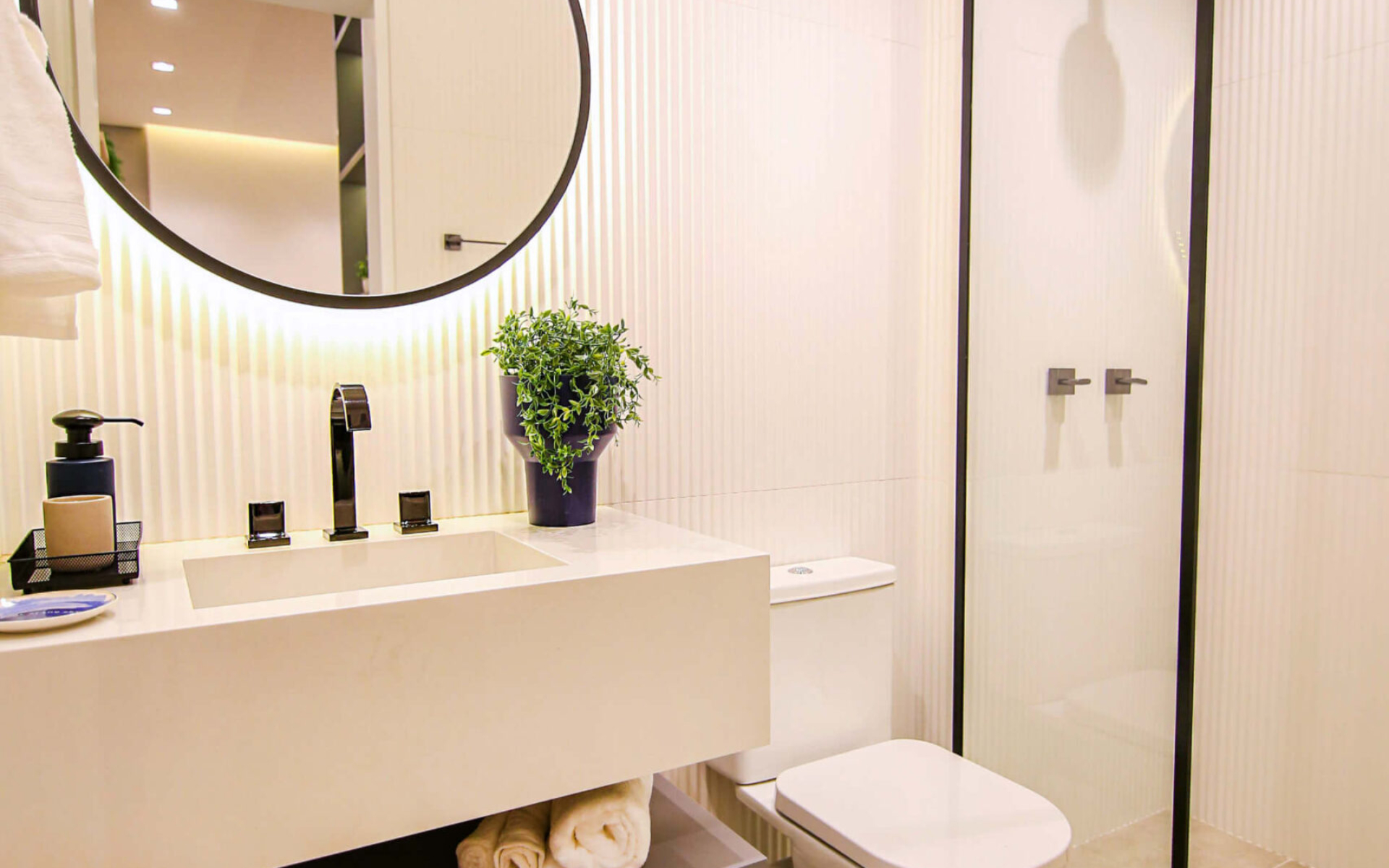 Banheiro suíte master - decorado de 65m²