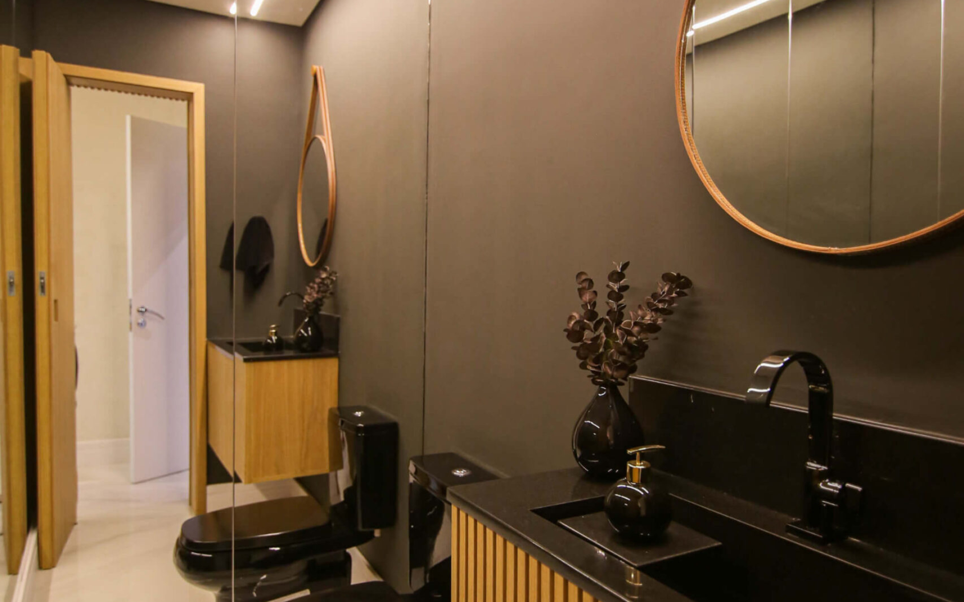 Banheiro suíte master - decorado de 82m²