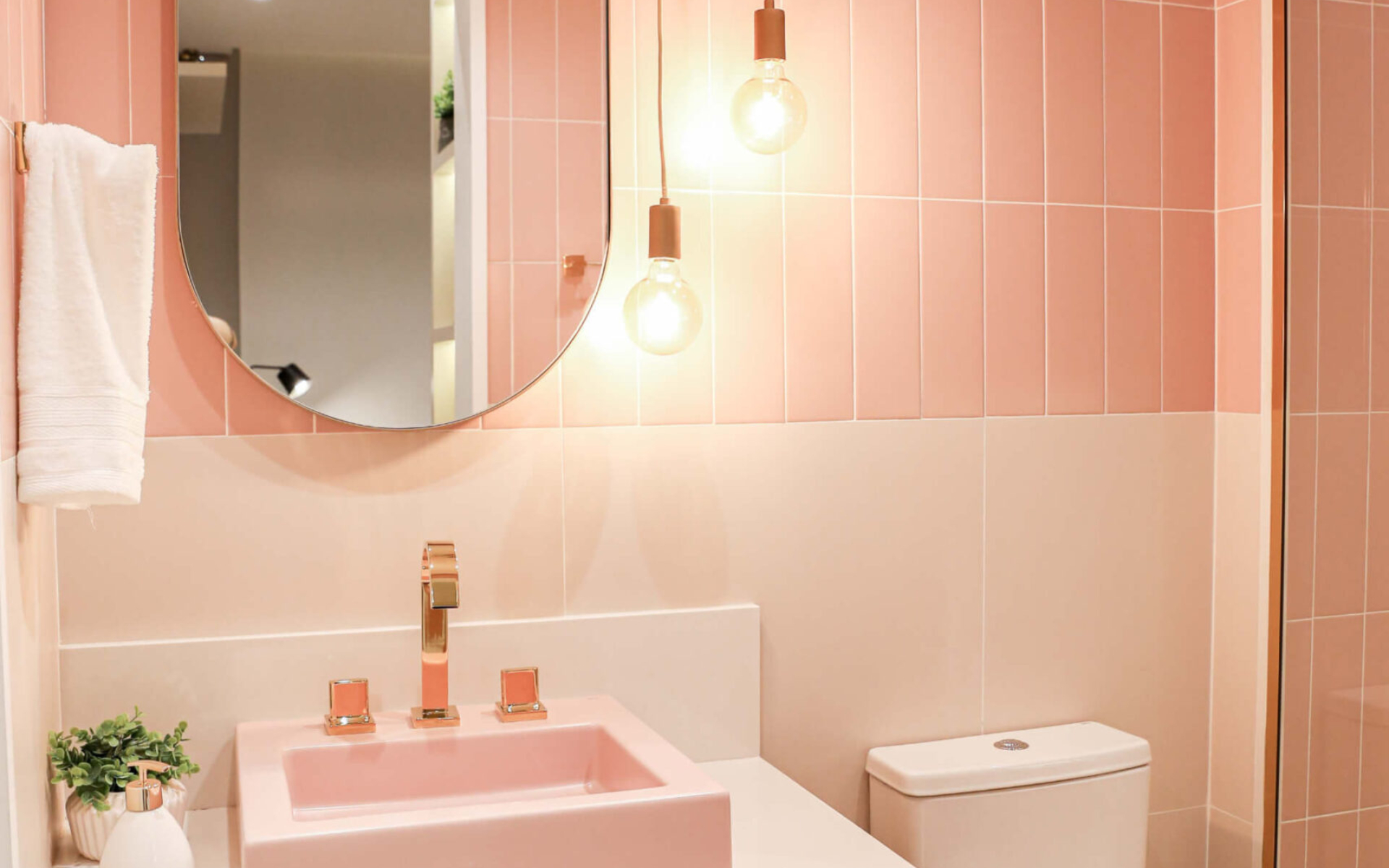 Banheiro suíte menina - decorado de 82m²