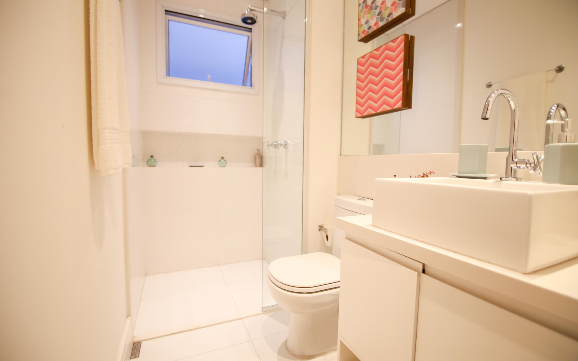 Banheiro suíte menina com ponto para previsão de ducha higiênica