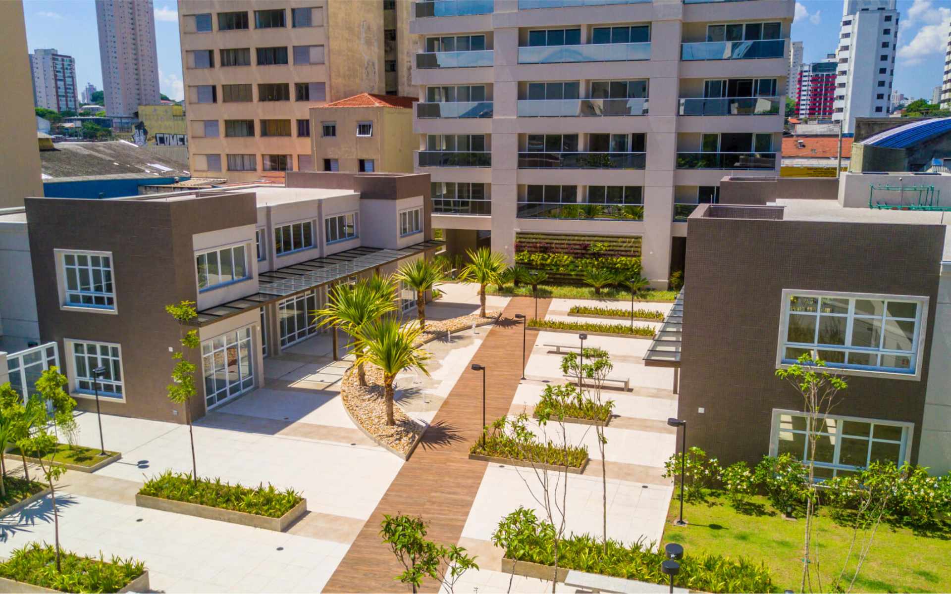 Praça de convivência e boulevard - 1.600m² com paisagismo, iluminação e fonte central