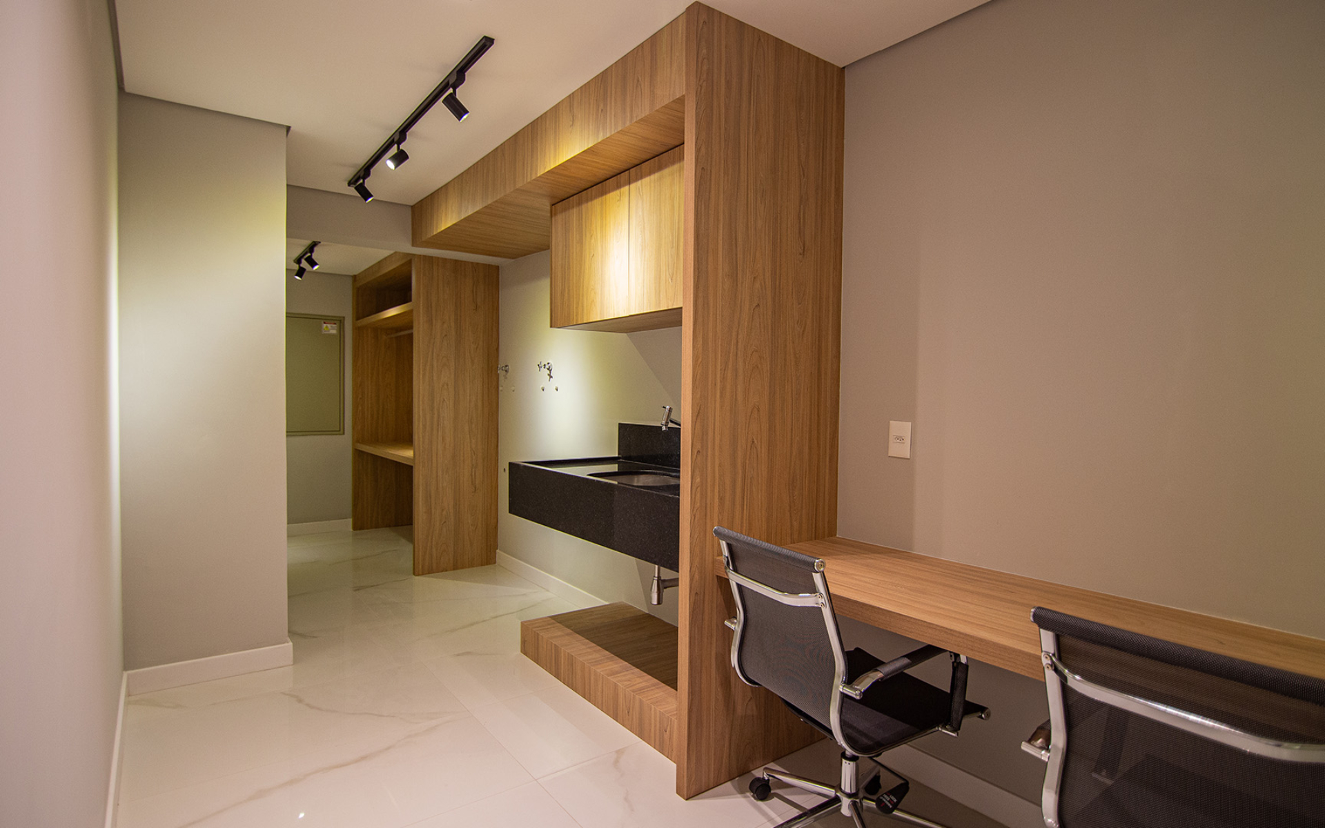 Coworking/ Laundry