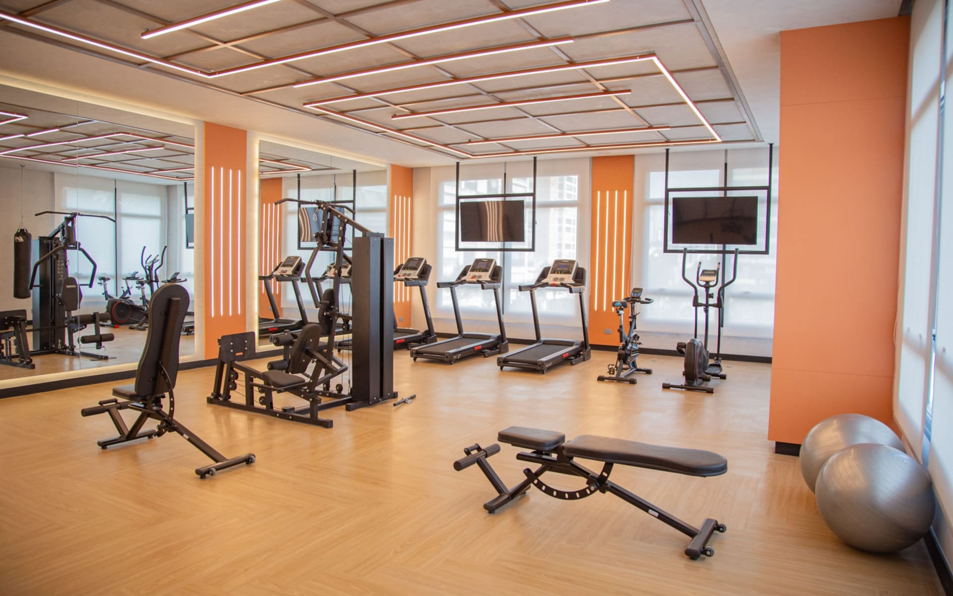 Fitness com equipamentos high tech