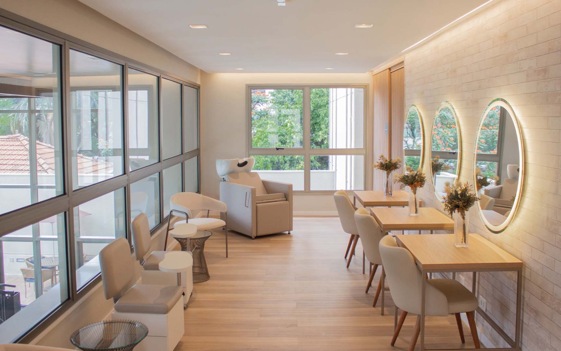 Espaço Beauty com Sala de Massagem