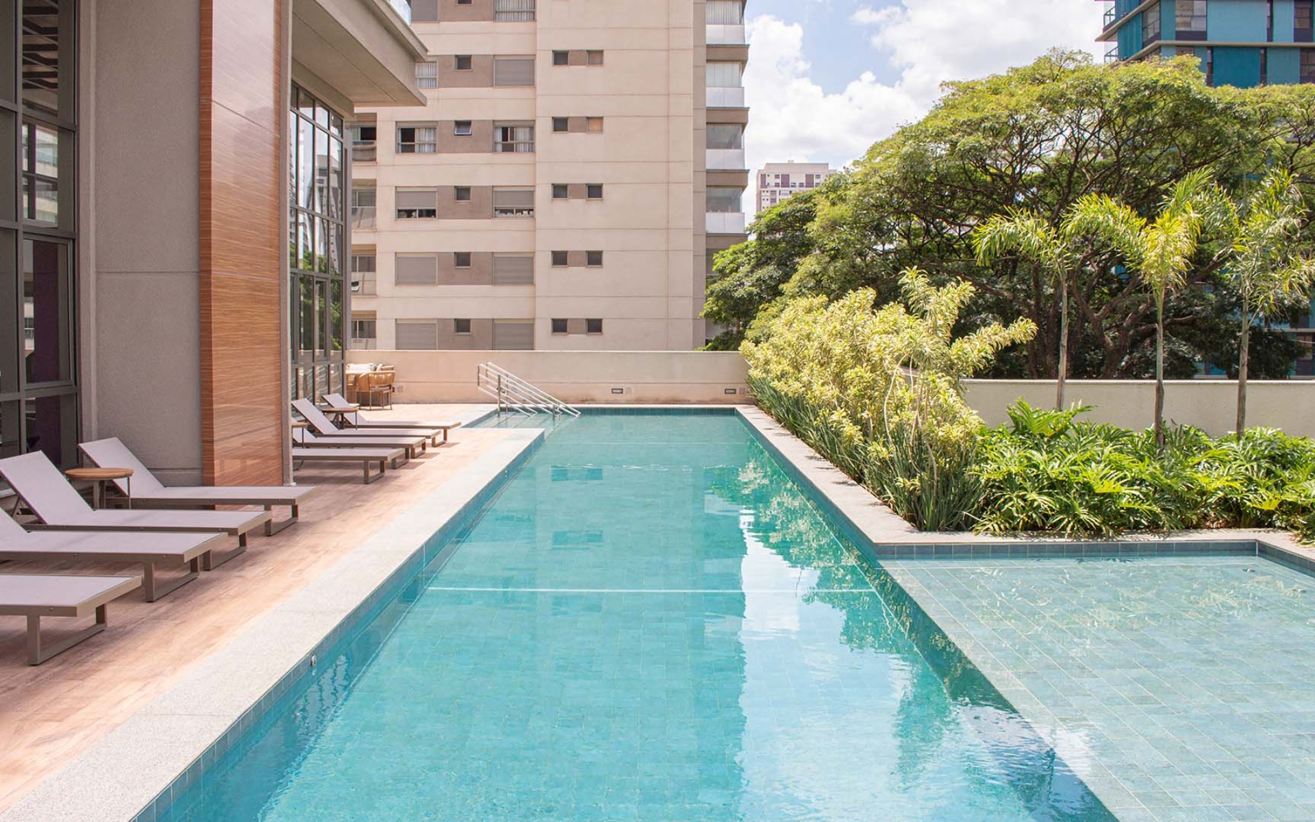 Piscina Climatizada com Deck Molhado e Piscina infantil