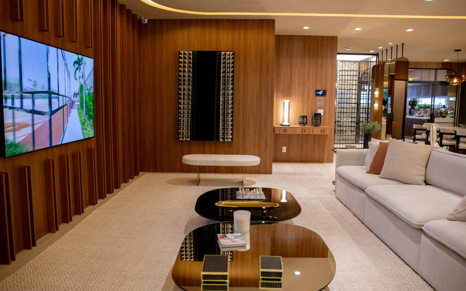 Living com infraestrutura completa de ar-condicionado (rede frigorígena, cabeamentos elétricos e drenos)