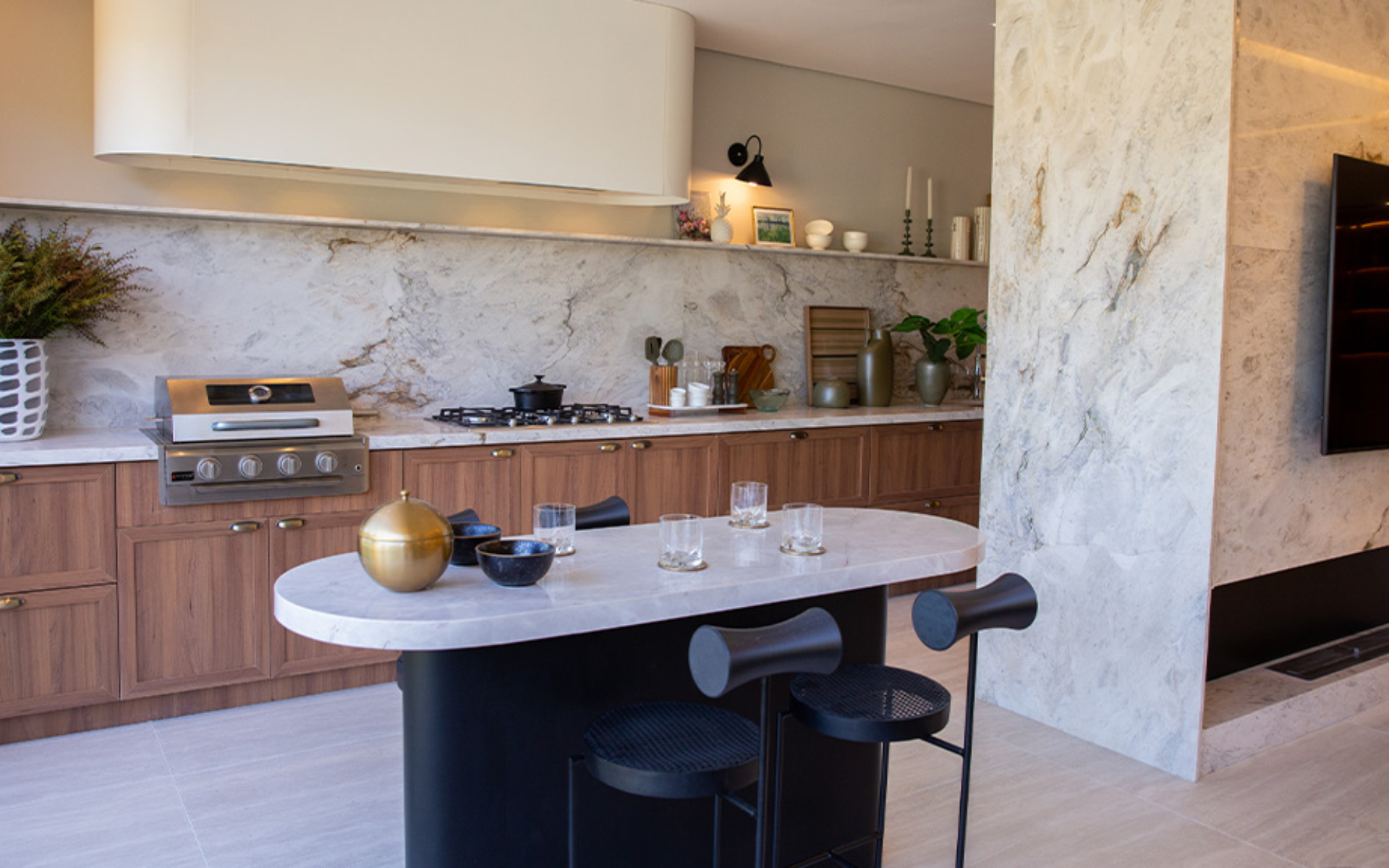 Harmonie - Cozinha Gourmet - Pontos de água quente nas duchas, torneiras dos banheiros e torneira da cozinha