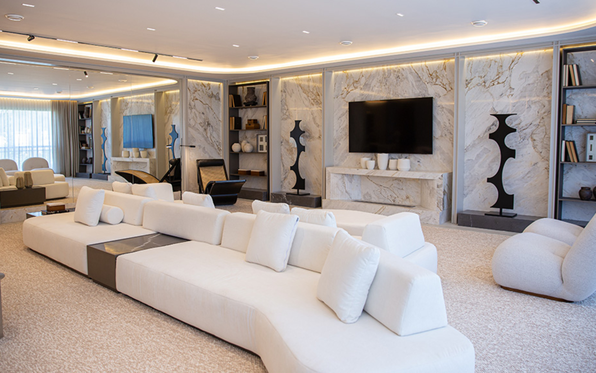 Lumière - Living - Execução de infraestrutura completa, pronta para posterior instalação de ar condicionado aos cuidados do proprietário no living, jantar, home theater e suítes das unidades privativas.